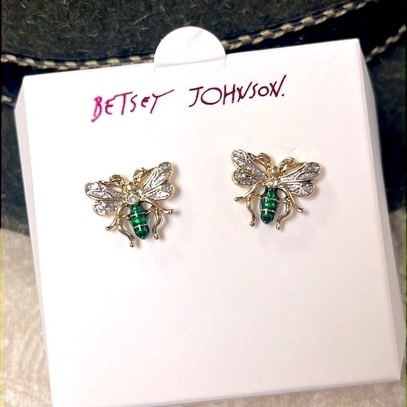 Brand New Betsey Johnson Gold Tone & Vibrant Green Fly Stud Post Earrings - Picture 5 of 12